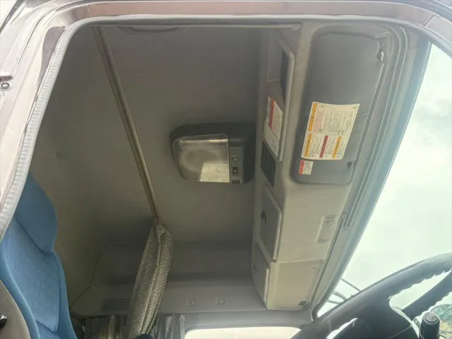 いすゞ ギガ QKG-CYM77AM(6x2)の写真24