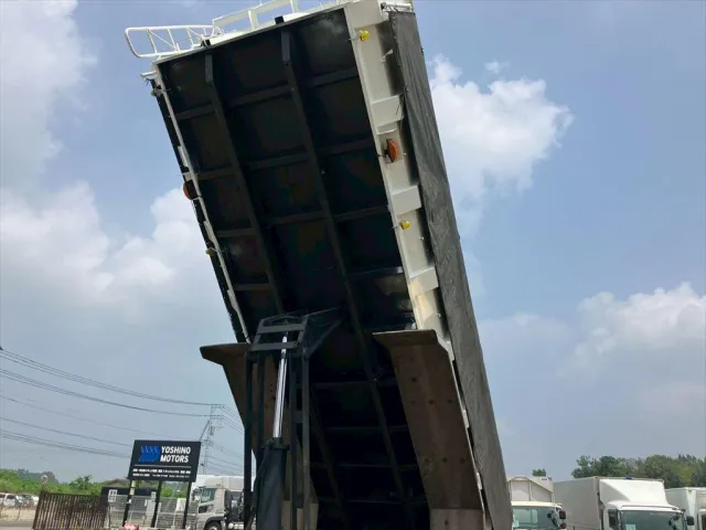 日野 プロフィア QKG-FR1APBA(6x2)の写真13