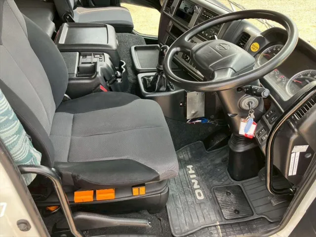 日野 プロフィア QKG-FR1APBA(6x2)の写真21