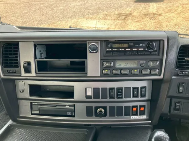 日野 プロフィア QKG-FR1APBA(6x2)の写真22