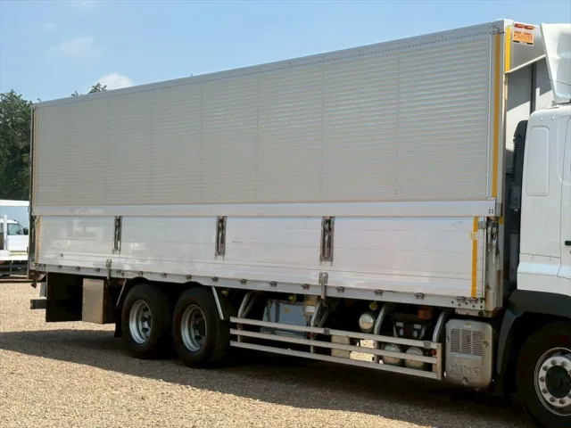 日野 プロフィア QPG-FR1EXEG(6x2)の写真5