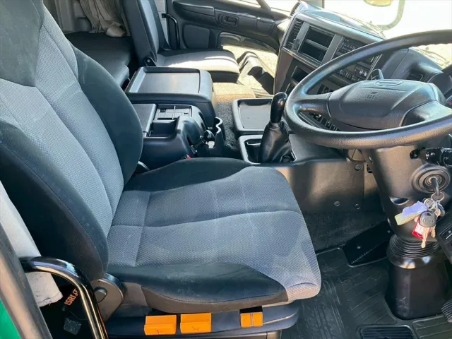 日野 プロフィア QKG-FR1EXBA(6x2)の写真21