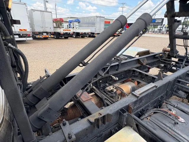 いすゞ フォワード TKG-FRR90S2(2WD)の写真9