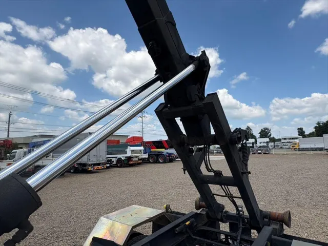 いすゞ フォワード TKG-FRR90S2(2WD)の写真10