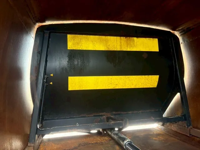 いすゞ エルフ TKG-NMR85AN(2WD)の写真12