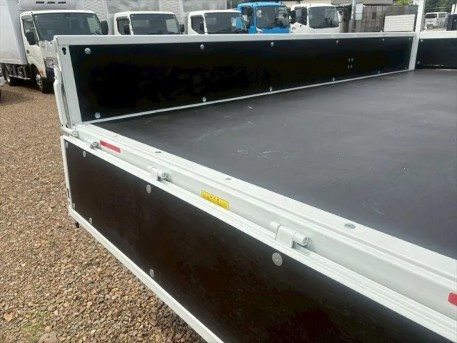 三菱 キャンター 2PG-FEB80(2WD)の写真9