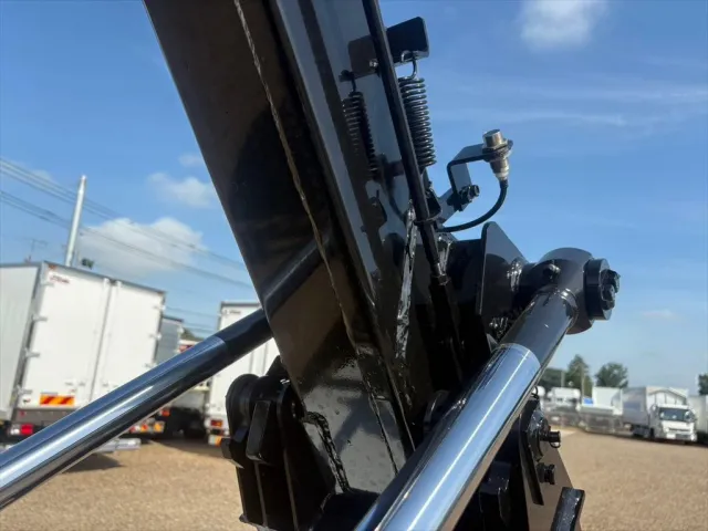 三菱 キャンター 2RG-FBAV0(2WD)の写真13