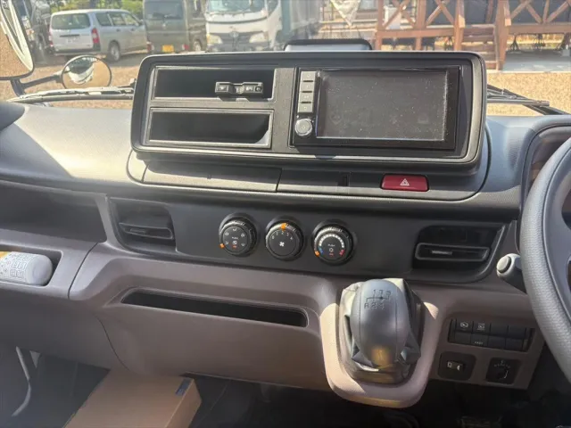 三菱 キャンター 2RG-FBAV0(2WD)の写真22