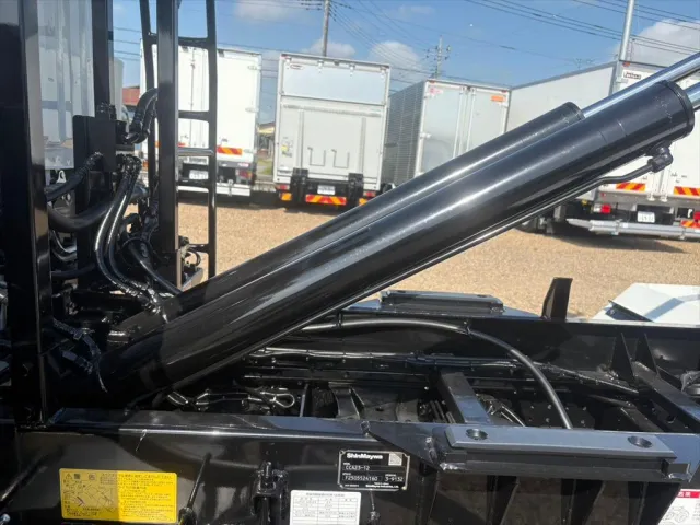 三菱 キャンター 2RG-FBAV0(2WD)の写真11