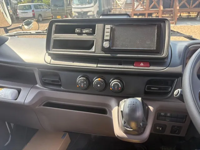 三菱 キャンター 2RG-FBAV0(2WD)の写真22