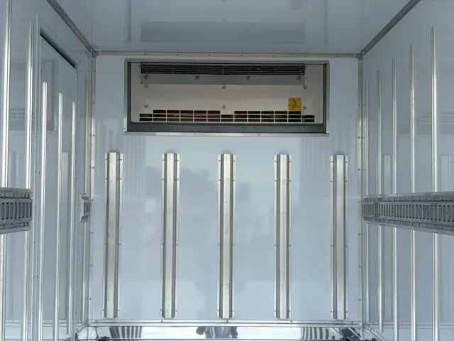 三菱 キャンター 2RG-FBA20(2WD)の写真7