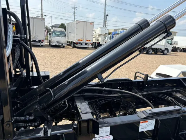 三菱 ファイター 2KG-FK62F(2WD)の写真9