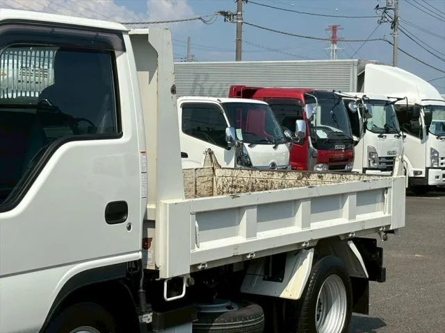 いすゞ エルフ 2RG-NJR88AD(2WD)の写真6