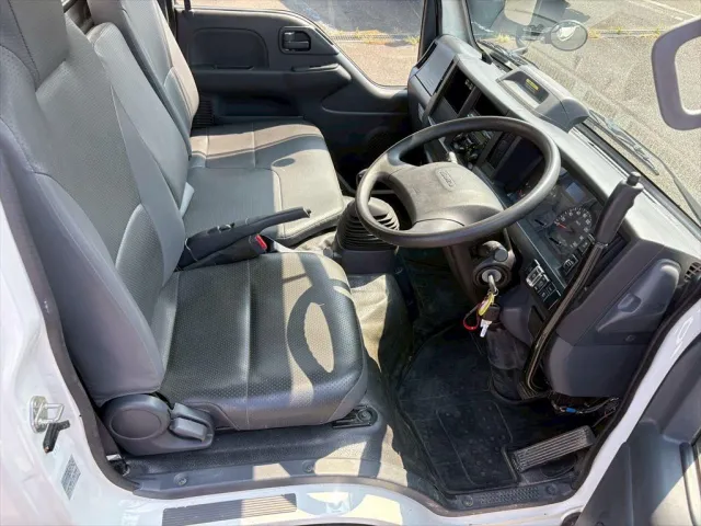 いすゞ エルフ 2RG-NJR88AD(2WD)の写真21