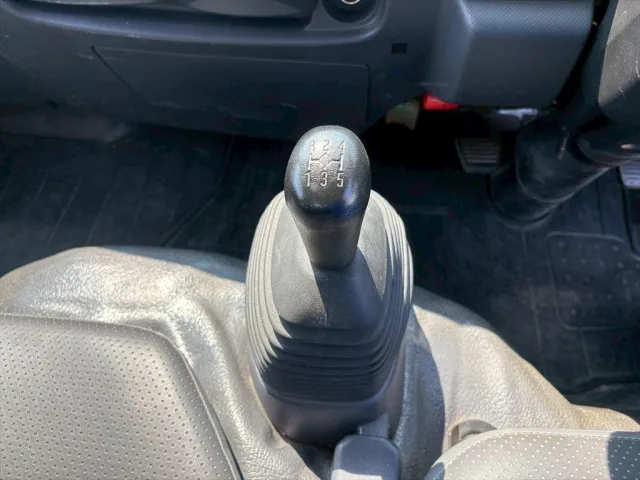 いすゞ エルフ 2RG-NJR88AD(2WD)の写真23