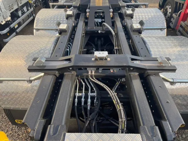 いすゞ ギガ 2PG-CYZ77DM(6x4)の写真8