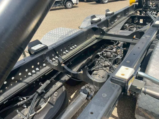 いすゞ ギガ 2PG-CYZ77DM(6x4)の写真11