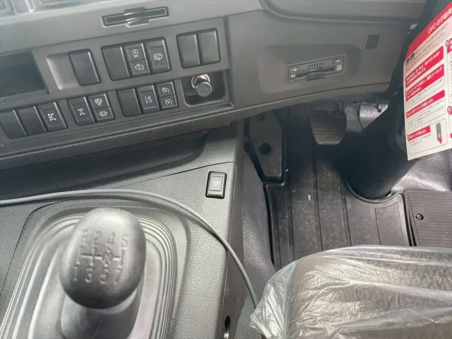 いすゞ ギガ 2PG-CYZ77DM(6x4)の写真23