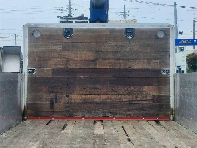 いすゞ フォワード LKG-FTR90S2(2WD)の写真7