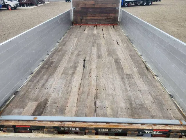 いすゞ フォワード LKG-FTR90S2(2WD)の写真8