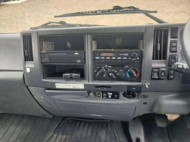 いすゞ フォワード LKG-FTR90S2(2WD)の写真22