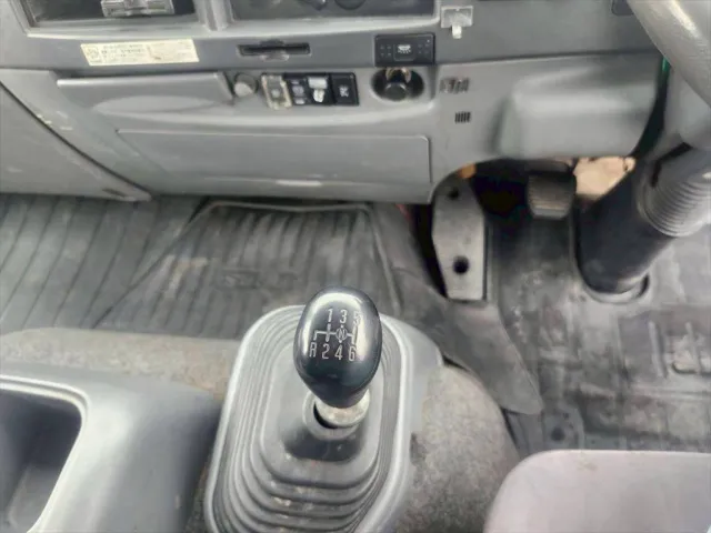 いすゞ フォワード LKG-FTR90S2(2WD)の写真23