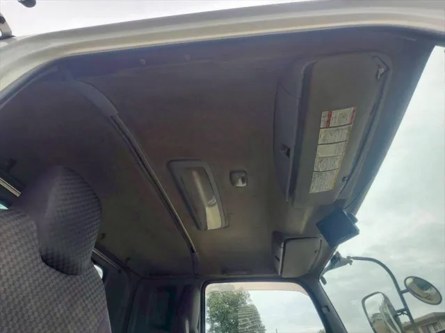 いすゞ フォワード LKG-FTR90S2(2WD)の写真24