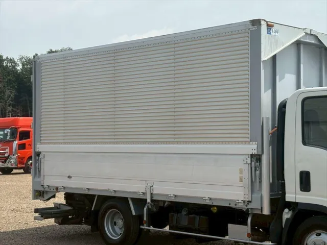 いすゞ エルフ BDG-NPR85AN(2WD)の写真5