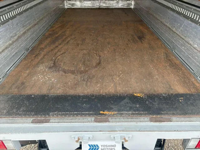 いすゞ エルフ BDG-NPR85AN(2WD)の写真8