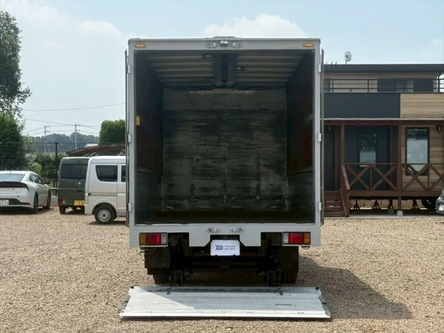 いすゞ エルフ BDG-NPR85AN(2WD)の写真11