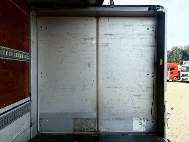 いすゞ エルフ BDG-NPR85AN(2WD)の写真15