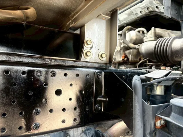 いすゞ エルフ BDG-NPR85AN(2WD)の写真17