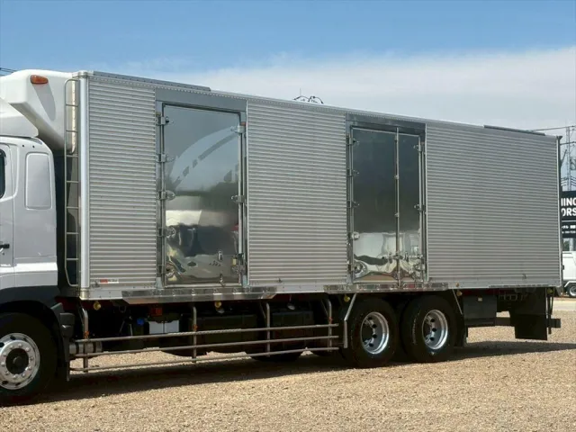 日野 プロフィア 2KG-FR1AHC(6x2)の写真6