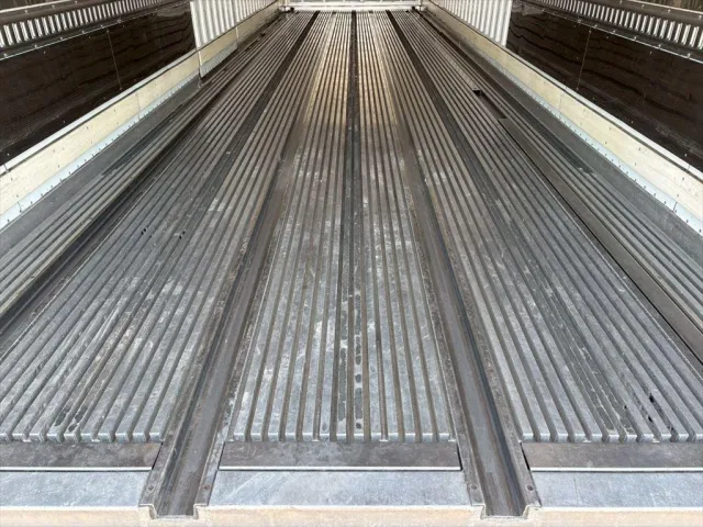 日野 プロフィア 2KG-FR1AHC(6x2)の写真8