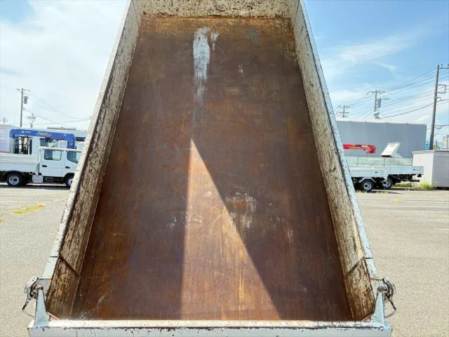 いすゞ エルフ 2RG-NJR88AN(2WD)の写真8