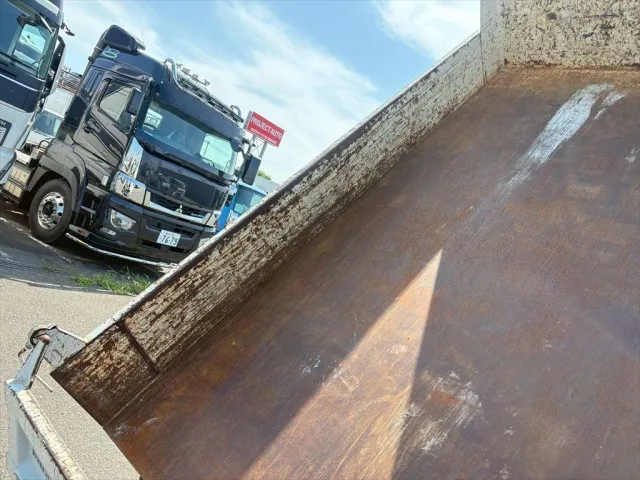 いすゞ エルフ 2RG-NJR88AN(2WD)の写真9