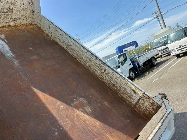 いすゞ エルフ 2RG-NJR88AN(2WD)の写真10