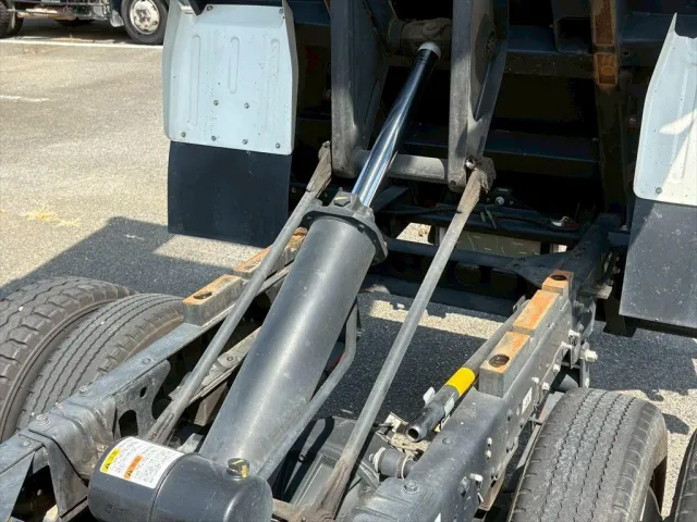 いすゞ エルフ 2RG-NJR88AN(2WD)の写真15