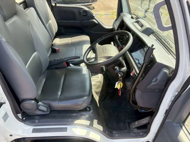 いすゞ エルフ 2RG-NJR88AN(2WD)の写真21