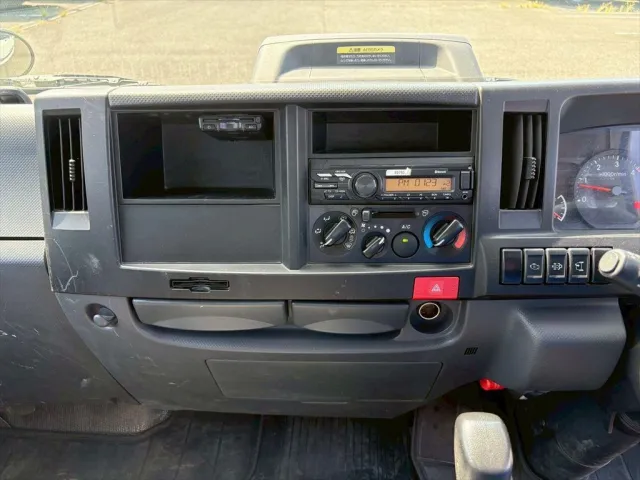 いすゞ エルフ 2RG-NJR88AN(2WD)の写真22