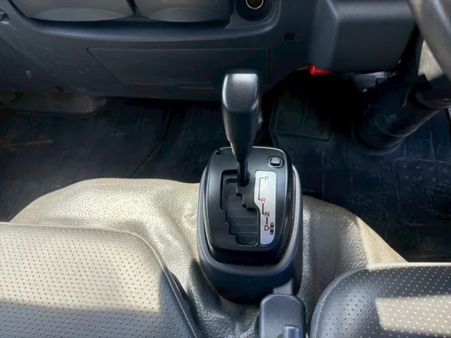 いすゞ エルフ 2RG-NJR88AN(2WD)の写真23