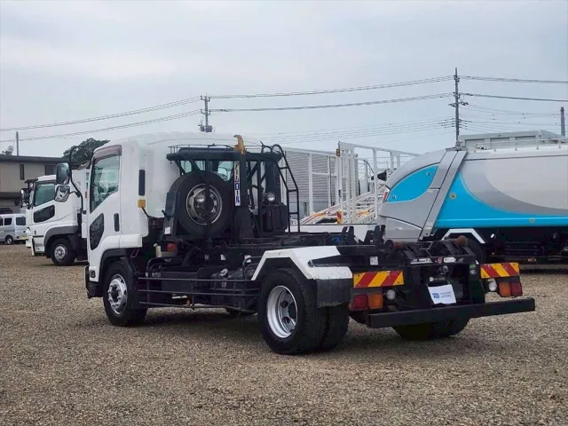 いすゞ フォワード LKG-FTR90S2(2WD)の写真3