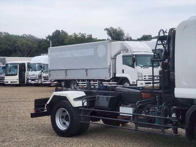 いすゞ フォワード LKG-FTR90S2(2WD)の写真5