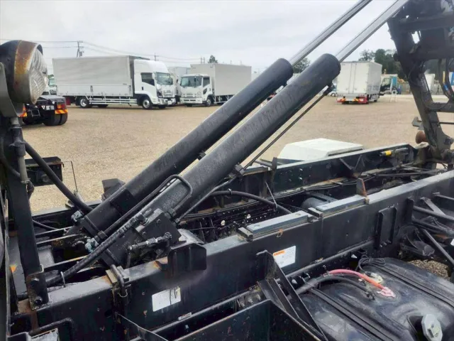 いすゞ フォワード LKG-FTR90S2(2WD)の写真9