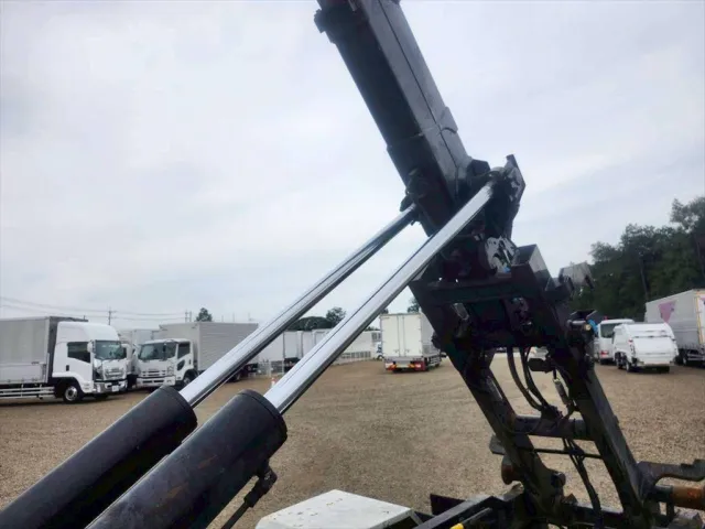 いすゞ フォワード LKG-FTR90S2(2WD)の写真10