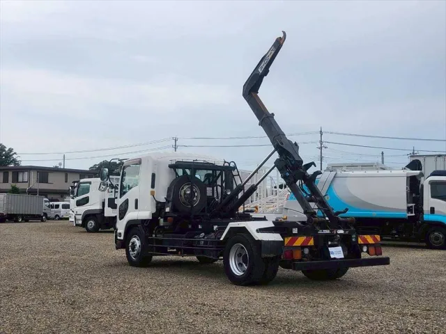 いすゞ フォワード LKG-FTR90S2(2WD)の写真11