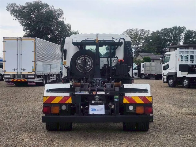 いすゞ フォワード LKG-FTR90S2(2WD)の写真13