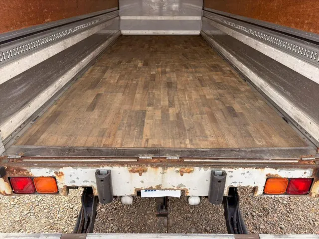 いすゞ フォワード 2RG-FRR90T2(2WD)の写真8