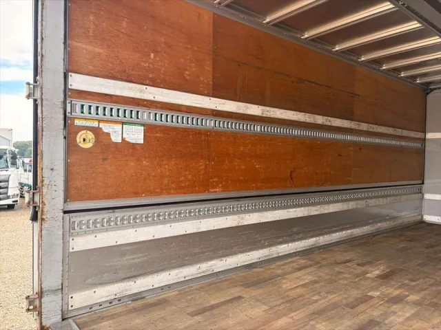 いすゞ フォワード 2RG-FRR90T2(2WD)の写真9