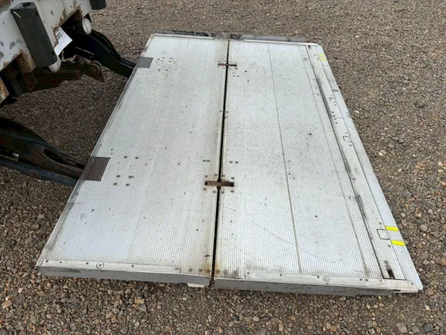 いすゞ フォワード 2RG-FRR90T2(2WD)の写真12